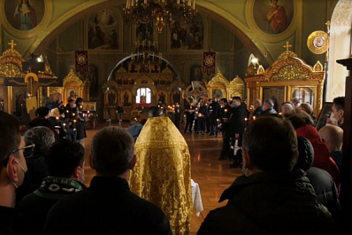 Гроб с телом футболиста проводили аплодисментами: в Самаре простились с Денисом Ковбой