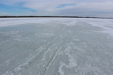 Мужчина решил пересечь залив на коньках и утонул 