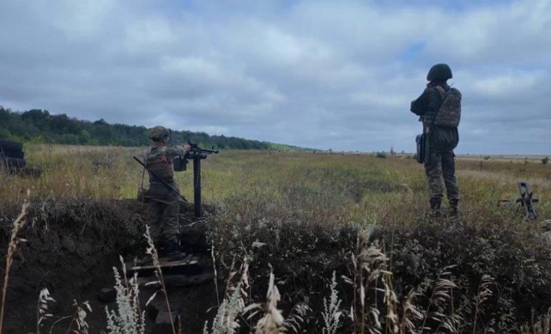 Под Самарой мотострелки ЦВО уничтожили бронетехнику и пехоту "противника" в ходе комплексных занятий 