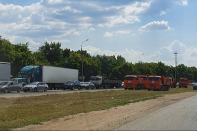 Жители Самары пожаловались на километровую пробку в сторону Стройкерамики