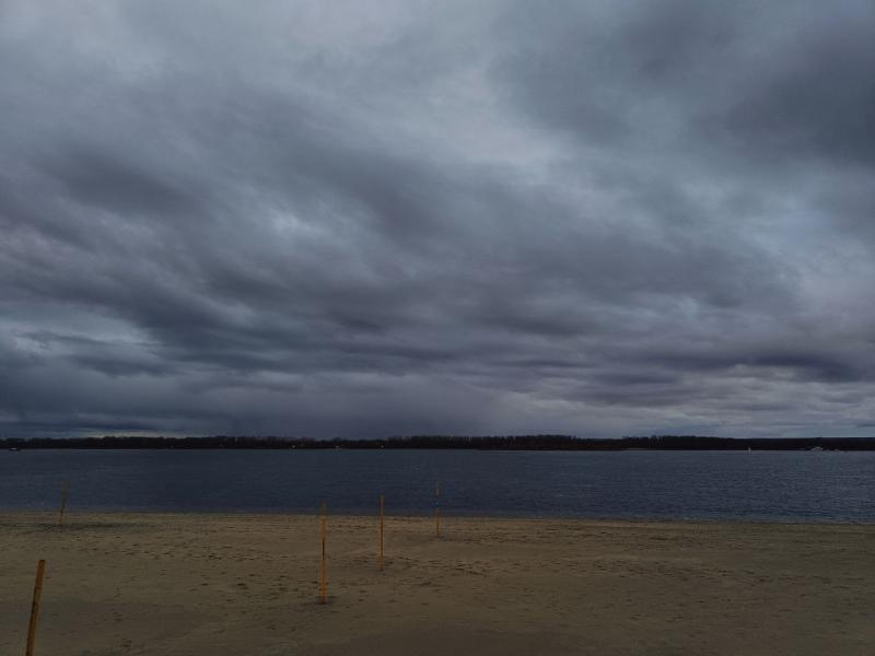 Врач рассказал, как метеочувствительным людям пережить температурные качели