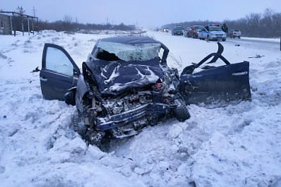 Два человека погибли по вине автоледи на Pajero Sport в Самарской области 