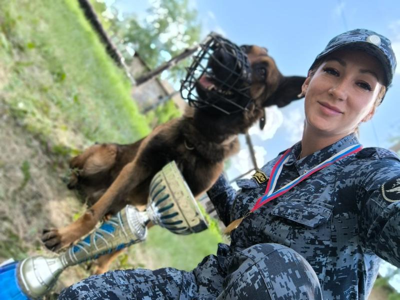 "Поиск людей, задержание нарушителей и обеспечение безопасности": кинолог ФСИН рассказал о тонкостях работы с собакой