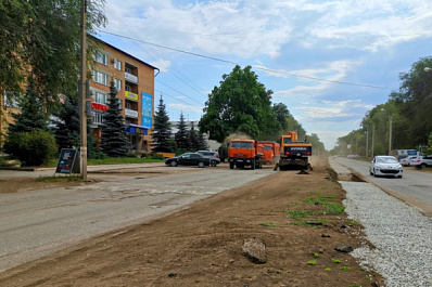 В Отрадном ремонтируют одну из самых загруженных городских дорог 