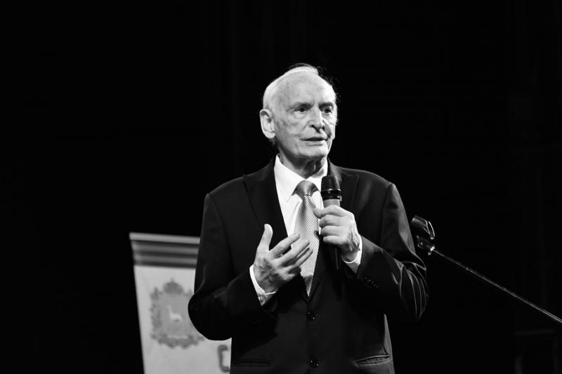 Дмитрий Азаров выразил соболезнования в связи с уходом из жизни Василия Ланового