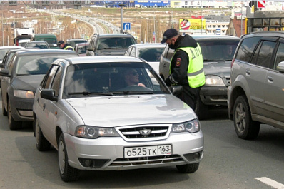 В Самарской области останавливают автомобили из других регионов