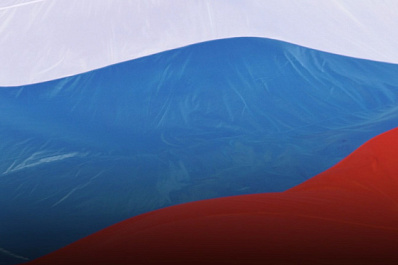 В Самаре волонтеры развернули огромный триколор