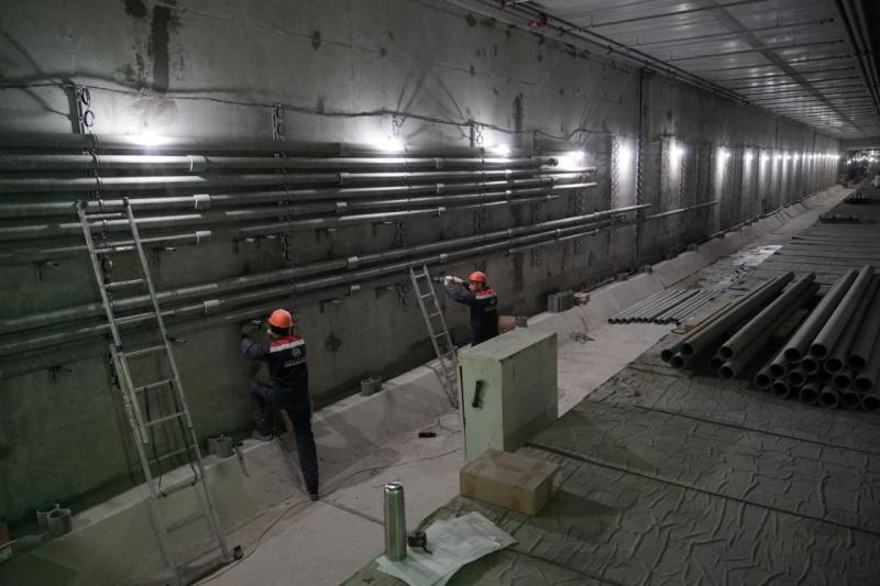 Вячеслав Федорищев посетил строящуюся станцию "Театральная" и поздравил метростроителей с профессиональным праздником