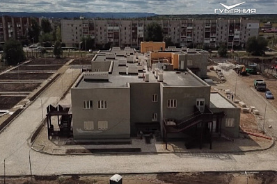 Дмитрий Азаров проверил ход строительства детского сада в Курумоче