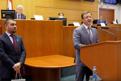 Губернатор Дмитрий Азаров наградил почетным знаком Сергея Мамедова