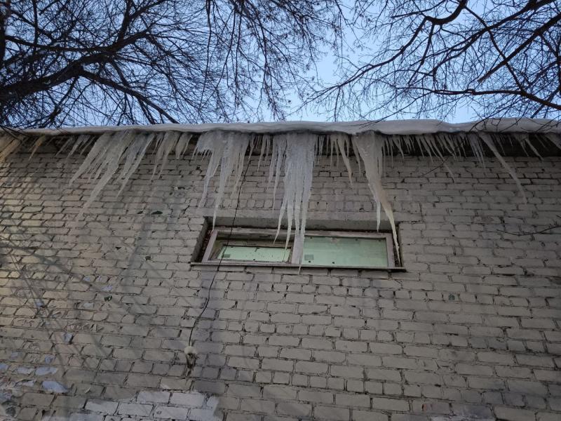 В Самаре накажут 4 управляющие компании за плохую уборку снега и наледи с крыш