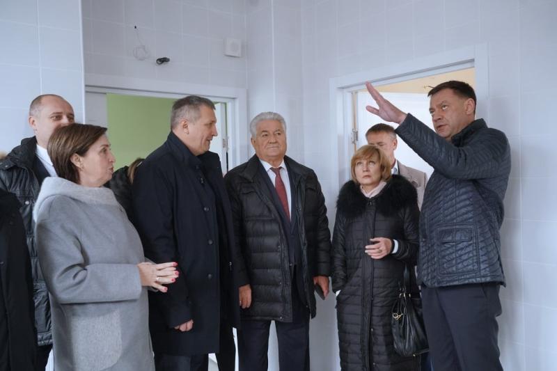 В Самаре депутаты СГД, министр здравоохранения и глава города проверили ход строительства детской поликлиники в Октябрьском районе