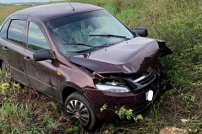 В Самарской области 14 августа легковушка слетела в кювет