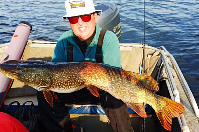 В Самарской области на необычной рыбалке мужчина выловил щуку 