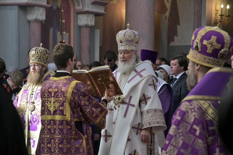 Дмитрий Азаров поблагодарил Патриарха Кирилла за визит на Самарскую землю