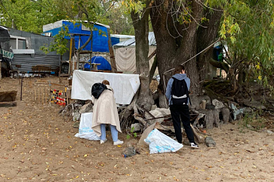 Самарские волонтеры очистили остров Проран и высадили сибирские сосны
