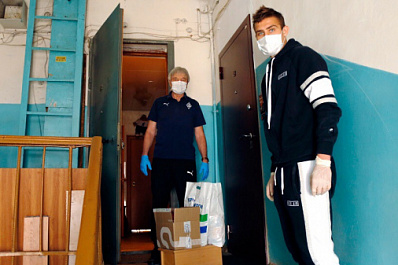 Футболисты "Крыльев Советов" навестили ветеранов клуба