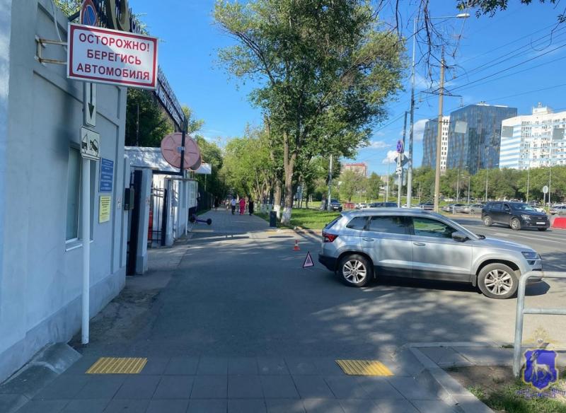 В Самаре в ДТП пострадали мальчики на самокате