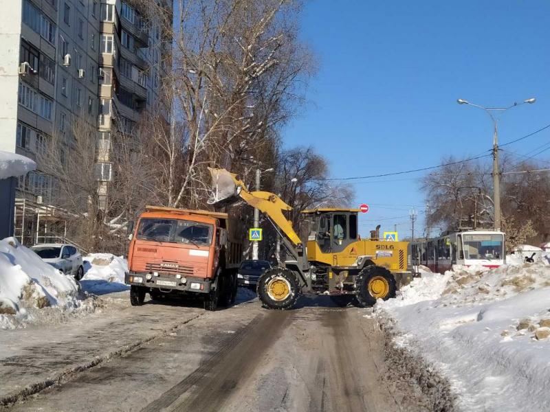 Быстро, эффективно, продуктивно: в Самаре службы благоустройства продолжают расчищать улично-дорожную сеть