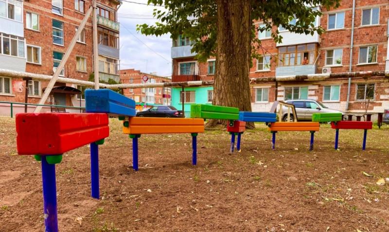 Во дворах Отрадного появились новые детские площадки