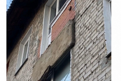В Сызрани под женщиной обрушился балкон