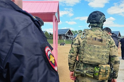 В Самаре иностранцы притворились мебелью, чтобы избежать проверки