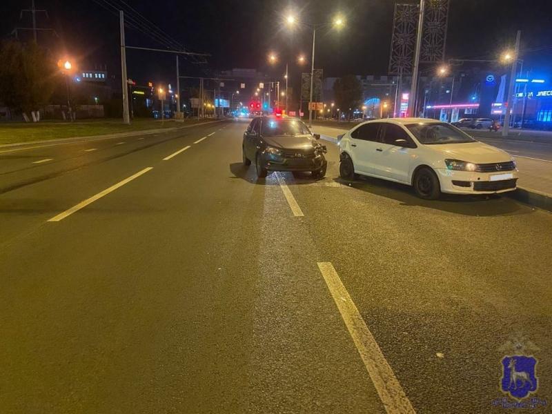 В нацпарке "Самарская Лука" 53-летняя женщина на Kia врезалась в дерево