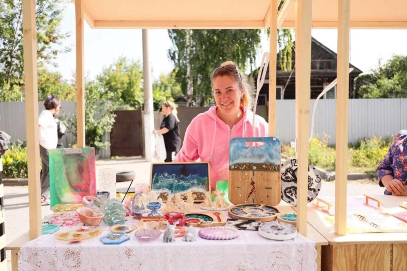 Предприниматели и самозанятые представили свои товары на фестивале креативных индустрий в Кинеле