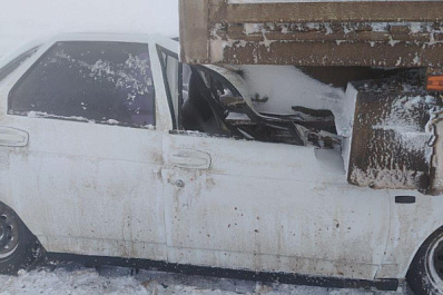 В Самарской области 14 декабря на трассе легковушка влетела под грузовик