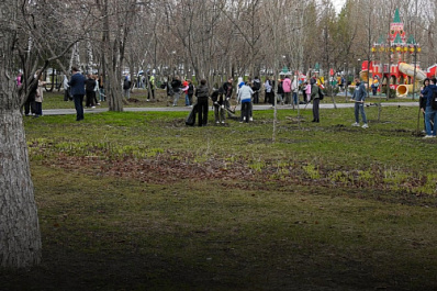 В Самаре в парке Гагарина прошел "космический" субботник