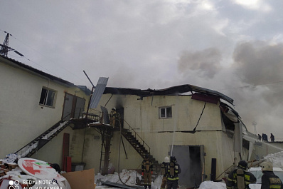 В Самаре на Дальневосточной загорелся склад с восточными сладостями