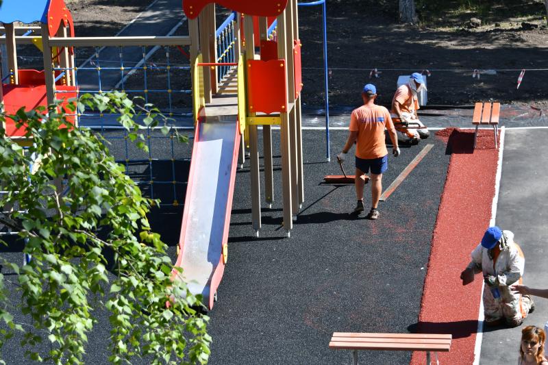 Дворы по нацпроекту благоустраивают с опережением