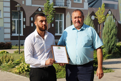 Жителя Кинеля наградили за спасение пожилого мужчины из горящего дома