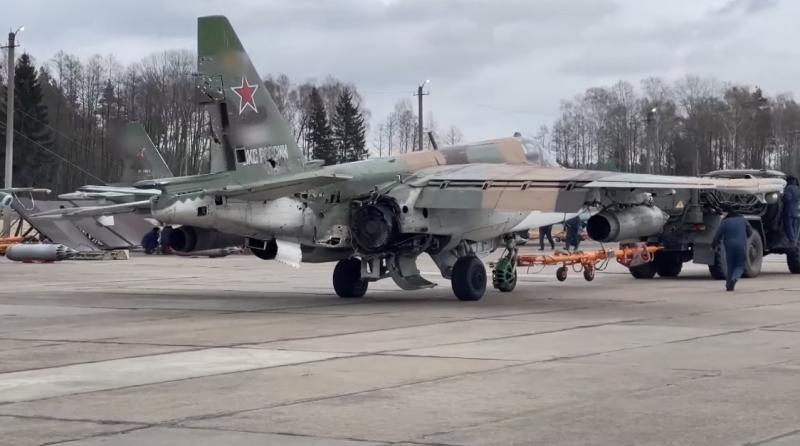 Российский лётчик посадил самолет Су-25 после попадания в него ракеты