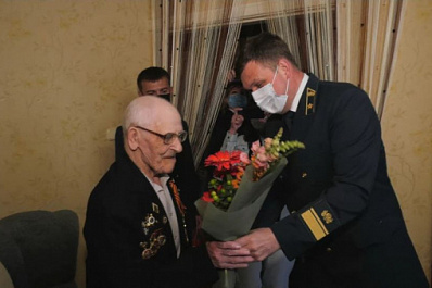 В Кинеле с наступающим Днем Победы поздравили 98-летнего ветерана, который прошел всю войну