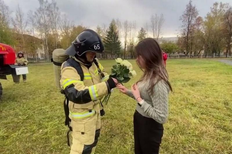 Студентка из Свердловской области получила предложение руки и сердца под вой сирен учебной эвакуации