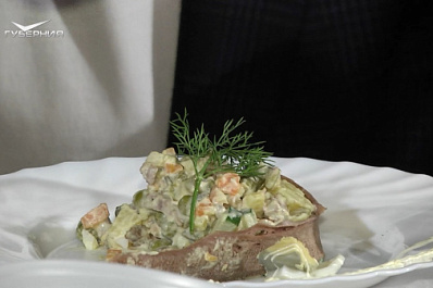 Роспотребнадзор не рекомендует садиться за новогодний стол голодными