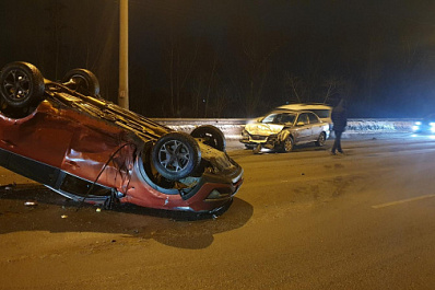 В Самаре 22-летняя девушка пострадала в перевернувшейся "Киа"