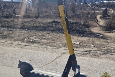 В Тольятти мужчина украл электросамокат, но не смог на нем кататься