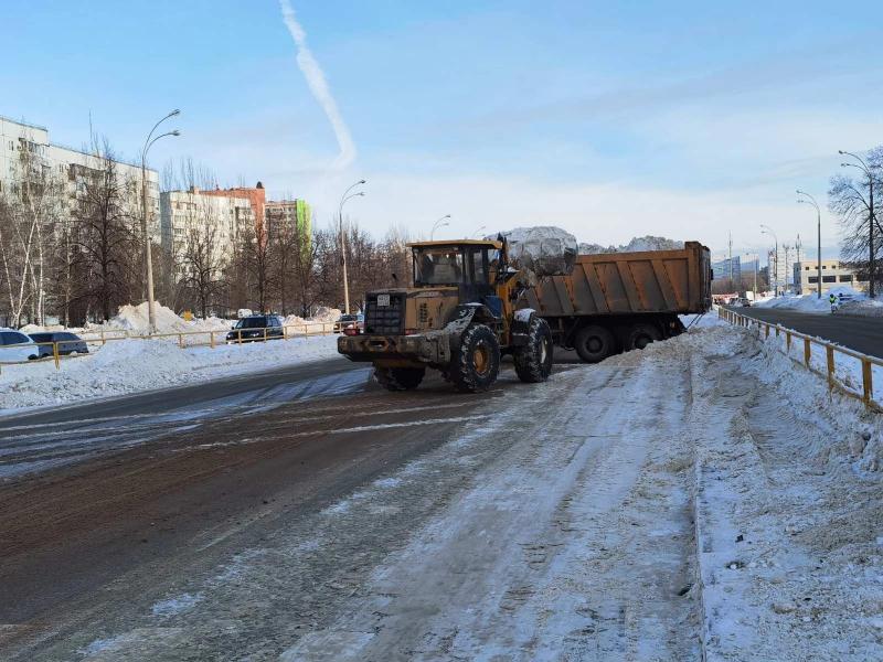 За сутки в Тольятти убрали еще 5,6 тыс. кубометров снега