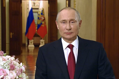 Владимир Путин поздравил россиянок с 8 Марта