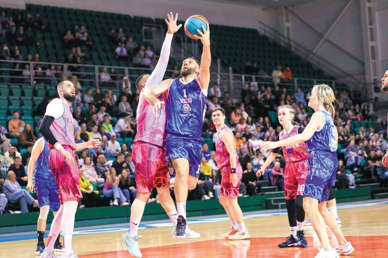 Баскетболисты "Самары" провели матч с болельщиками