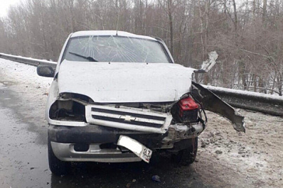В Самарской области водитель "Шевроле" на встречке попал под колёса грузовика