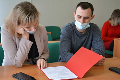 Молодые семьи Кинеля получили свидетельства на приобретение жилья 