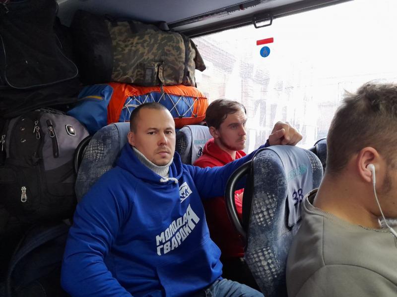 На Донбасс отправился 27-й сводный волонтерский отряд "Молодой гвардии Единой России" и "Волонтерской роты"