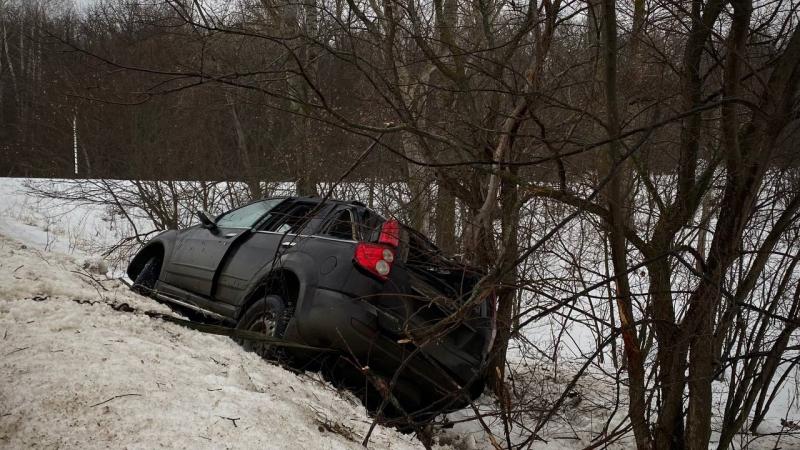 В Самарской области утром 31 января внедорожник вылетел в кювет на трассе