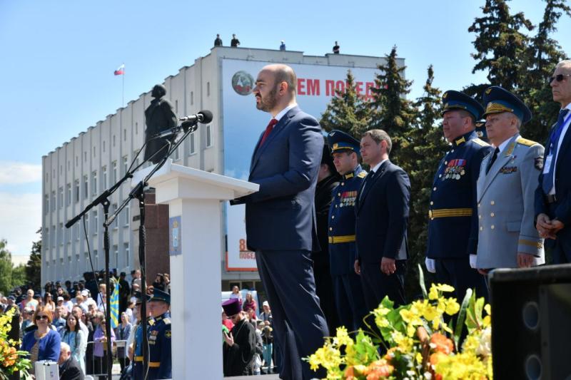 Сызранское высшее военное авиационное училище летчиков отмечает 85-летие