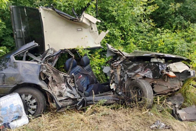 В Самарской области в лобовом столкновении автомобилей погибла девочка