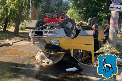 В страшном ДТП в Самаре перевернулась "Газель"