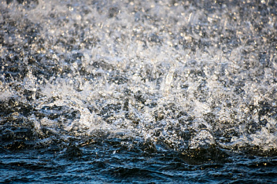 В Самаре на Мирной забил многометровый фонтан